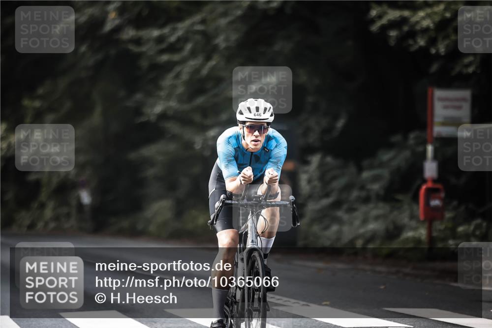 13.09.2026 - Stadtparktriathlon H.Heesch http://msf.ph/oto/10365066 13.09.2026 11:22:12 Radfahren 592, 646, 751 meine-sportfotos.de