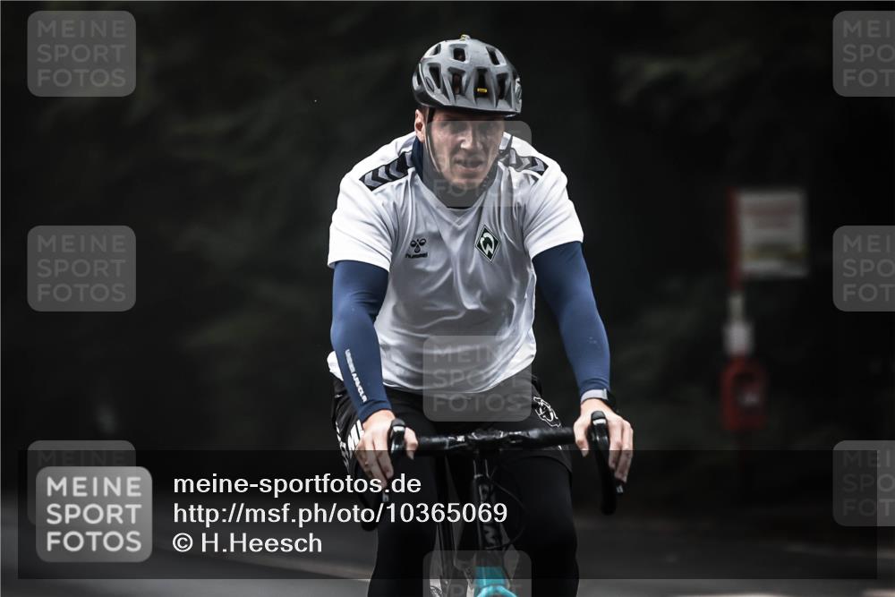 13.09.2026 - Stadtparktriathlon H.Heesch http://msf.ph/oto/10365069 13.09.2026 10:11:41 Radfahren 223, 258, 311, 331 meine-sportfotos.de