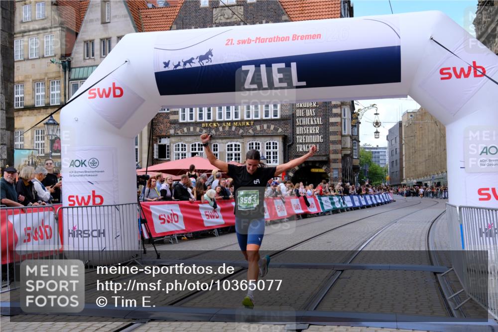 13.09.2026 - 21. swb-Marathon Bremen Tim E. http://msf.ph/oto/10365077 13.09.2026 13:02:37 Ziel 9583 meine-sportfotos.de