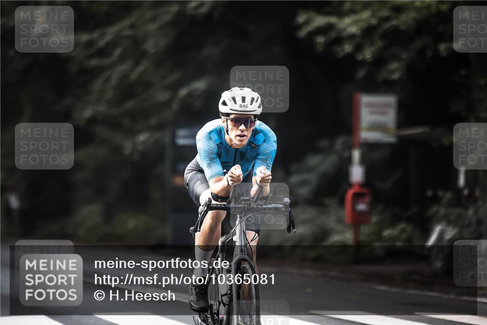 13.09.2026 - Stadtparktriathlon H.Heesch http://msf.ph/oto/10365081 13.09.2026 11:22:12 Radfahren 592, 646, 751 meine-sportfotos.de