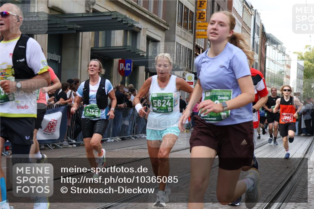 13.09.2026 - 21. swb-Marathon Bremen Strokosch-Dieckow http://msf.ph/oto/10365085 13.09.2026 13:37:23 Ziel 581, 3323, 3804, 4155, 4159, 4300, 4433, 5624, 5783, 5784, 6032, 6083, 6596, 6795, 6804, 6911, 7003, 7074, 7540, 7635, 7815, 7985, 8010, 8204, 8315, 8316, 8380, 8440, 8674, 8972, 9099, 9441, 9481, 9774, 10062, 10106, 13228, 270, 391, 448, 869, 950, 1180, 1854, 1991, 2531, 3333, 3627, 3732, 3823, 3894, 4448, 4628, 4932, 4947, 5388, 5547, 5577, 5612, 5738, 5791, 6046, 6629, 6904, 6947, 6961, 7006, 7571, 8268, 8443, 9701 meine-sportfotos.de