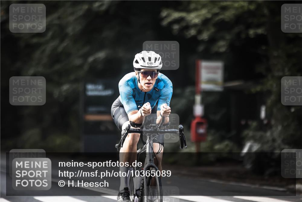 13.09.2026 - Stadtparktriathlon H.Heesch http://msf.ph/oto/10365089 13.09.2026 11:22:12 Radfahren 592, 646, 751 meine-sportfotos.de