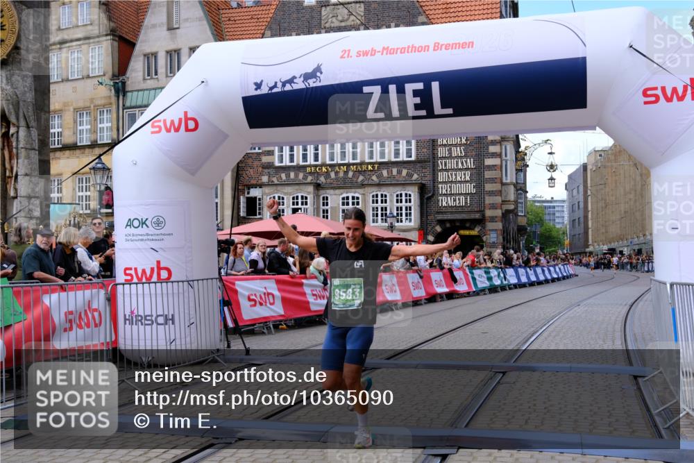 13.09.2026 - 21. swb-Marathon Bremen Tim E. http://msf.ph/oto/10365090 13.09.2026 13:02:37 Ziel 9583 meine-sportfotos.de