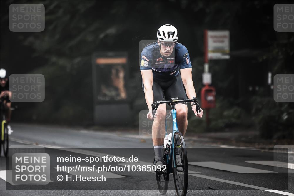13.09.2026 - Stadtparktriathlon H.Heesch http://msf.ph/oto/10365092 13.09.2026 10:11:45 Radfahren 223, 258, 311, 331 meine-sportfotos.de