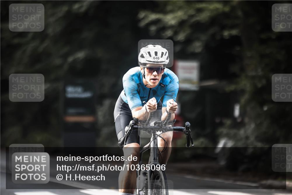 13.09.2026 - Stadtparktriathlon H.Heesch http://msf.ph/oto/10365096 13.09.2026 11:22:12 Radfahren 592, 646, 751 meine-sportfotos.de