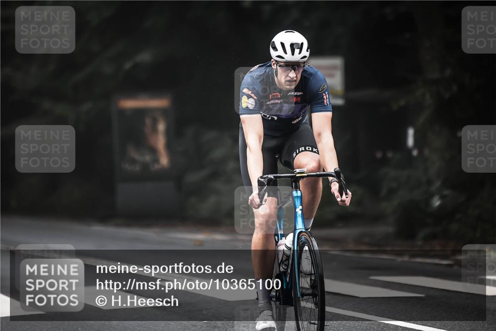 13.09.2026 - Stadtparktriathlon H.Heesch http://msf.ph/oto/10365100 13.09.2026 10:11:45 Radfahren 223, 258, 311, 331 meine-sportfotos.de