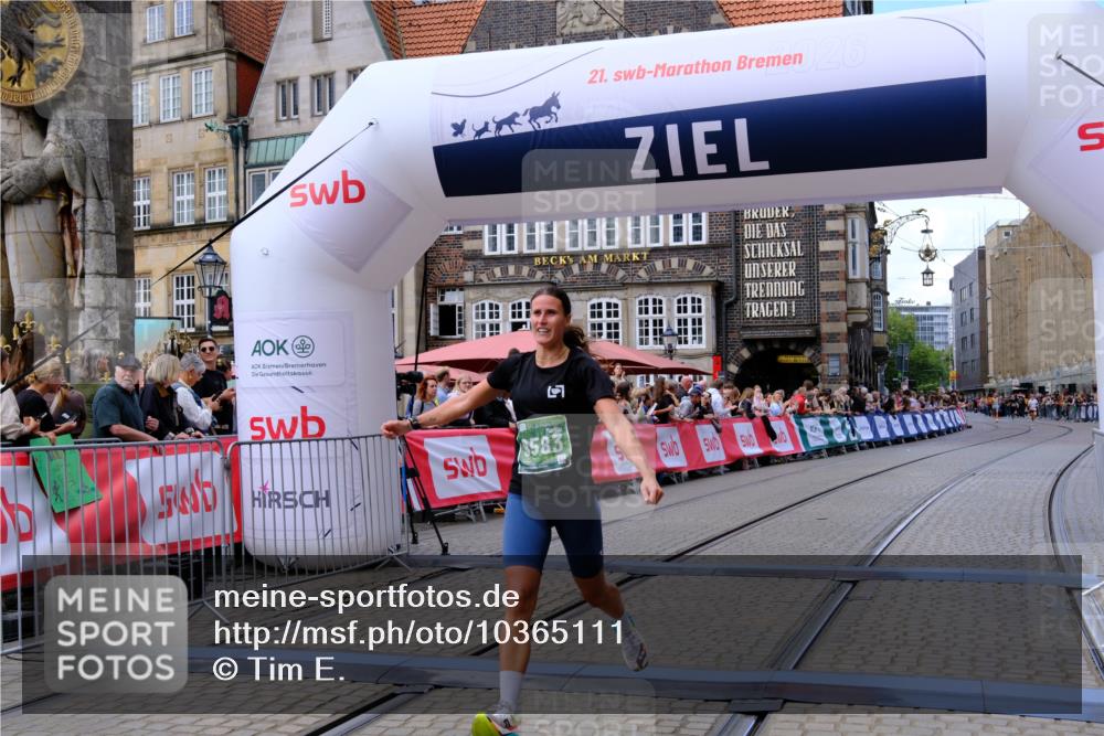 13.09.2026 - 21. swb-Marathon Bremen Tim E. http://msf.ph/oto/10365111 13.09.2026 13:02:38 Ziel 9583 meine-sportfotos.de