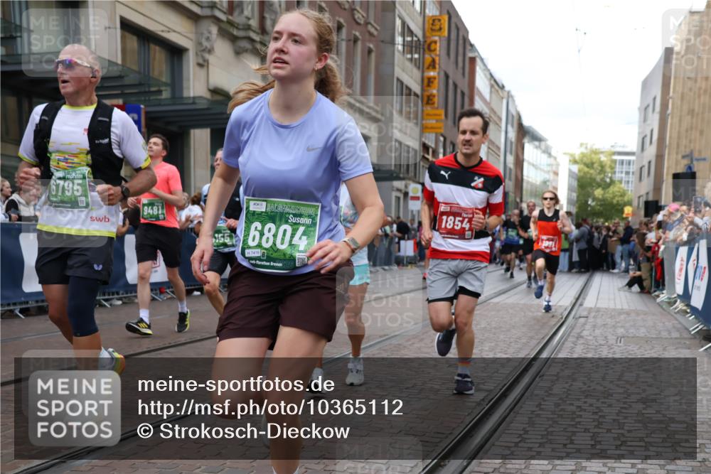 13.09.2026 - 21. swb-Marathon Bremen Strokosch-Dieckow http://msf.ph/oto/10365112 13.09.2026 13:37:23 Ziel 581, 3323, 3804, 4155, 4159, 4300, 4433, 5624, 5783, 5784, 6032, 6083, 6596, 6795, 6804, 6911, 7003, 7074, 7540, 7635, 7815, 7985, 8010, 8204, 8315, 8316, 8380, 8440, 8674, 8972, 9099, 9441, 9481, 9774, 10062, 10106, 13228, 270, 391, 448, 869, 950, 1180, 1854, 1991, 2531, 3333, 3627, 3732, 3823, 3894, 4448, 4628, 4932, 4947, 5388, 5547, 5577, 5612, 5738, 5791, 6046, 6629, 6904, 6947, 6961, 7006, 7571, 8268, 8443, 9701 meine-sportfotos.de