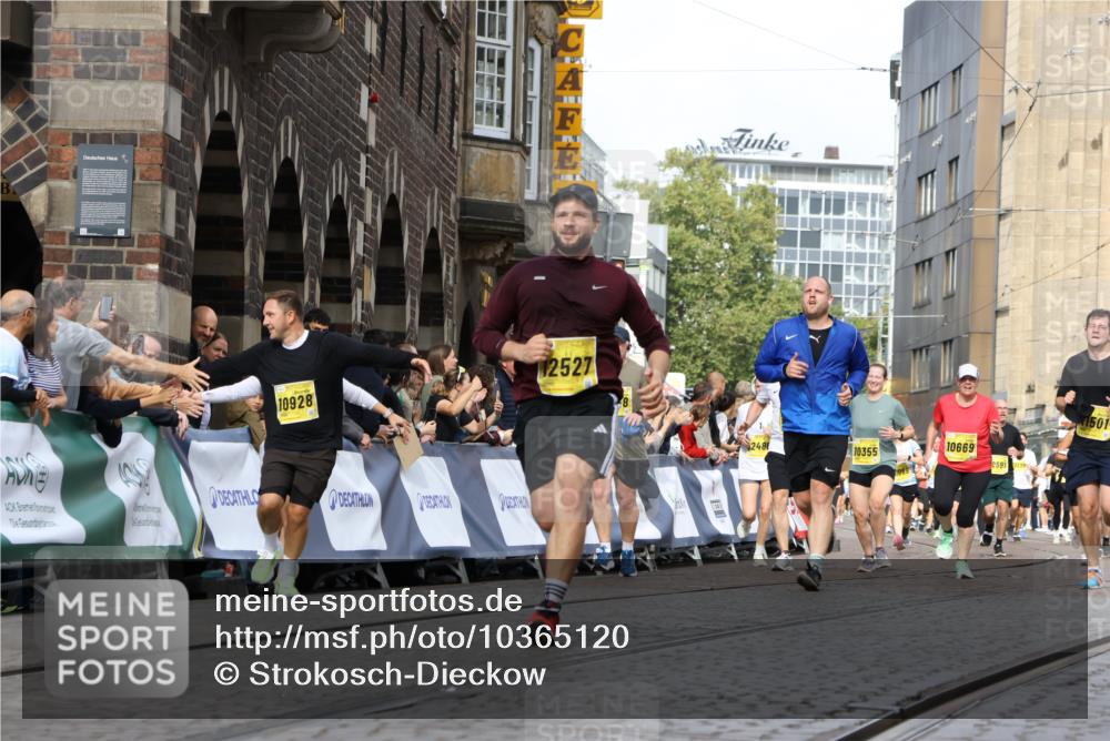 13.09.2026 - 21. swb-Marathon Bremen Strokosch-Dieckow http://msf.ph/oto/10365120 13.09.2026 10:59:48 Ziel 10147, 10377, 10745, 10922, 11151, 11207, 11500, 11519, 11594, 11873, 12267, 12295, 12481, 12527, 12537, 10175, 10691, 10867, 11054, 11071, 11158, 11159, 11160, 11250, 11259, 11427, 11445, 11453, 11528, 11637, 11879, 11904, 12123, 12238, 12239, 12242, 12243, 12274, 12388 meine-sportfotos.de
