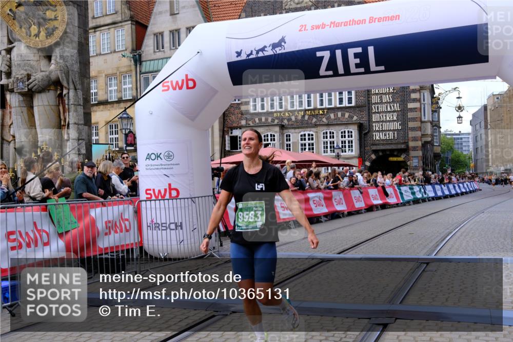 13.09.2026 - 21. swb-Marathon Bremen Tim E. http://msf.ph/oto/10365131 13.09.2026 13:02:38 Ziel 9583 meine-sportfotos.de