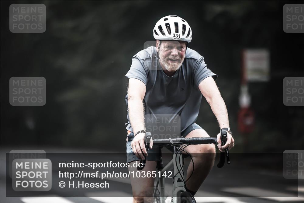 13.09.2026 - Stadtparktriathlon H.Heesch http://msf.ph/oto/10365142 13.09.2026 10:11:48 Radfahren 258, 311, 326, 331 meine-sportfotos.de