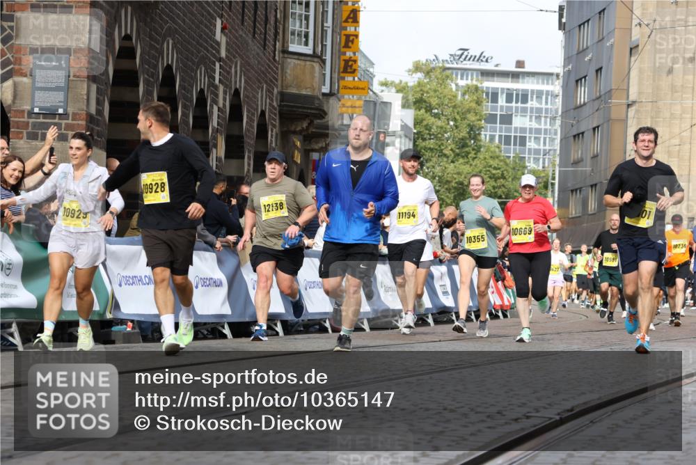 13.09.2026 - 21. swb-Marathon Bremen Strokosch-Dieckow http://msf.ph/oto/10365147 13.09.2026 10:59:49 Ziel 10147, 10377, 10745, 10922, 11151, 11207, 11519, 11594, 11873, 12267, 12295, 12481, 12527, 12537, 10175, 10691, 10758, 10867, 11071, 11158, 11159, 11160, 11250, 11259, 11427, 11445, 11453, 11528, 11637, 11879, 11904, 12123, 12238, 12239, 12274, 12388 meine-sportfotos.de