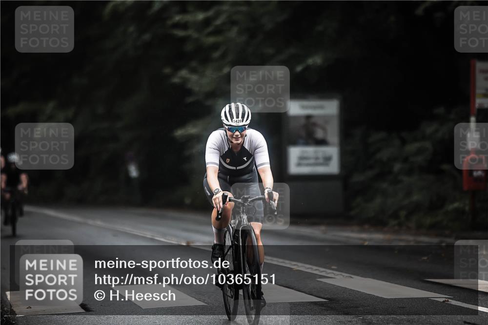 13.09.2026 - Stadtparktriathlon H.Heesch http://msf.ph/oto/10365151 13.09.2026 13:13:21 Radfahren 1276, 1322, 1323, 1377, 1386, 1420 meine-sportfotos.de
