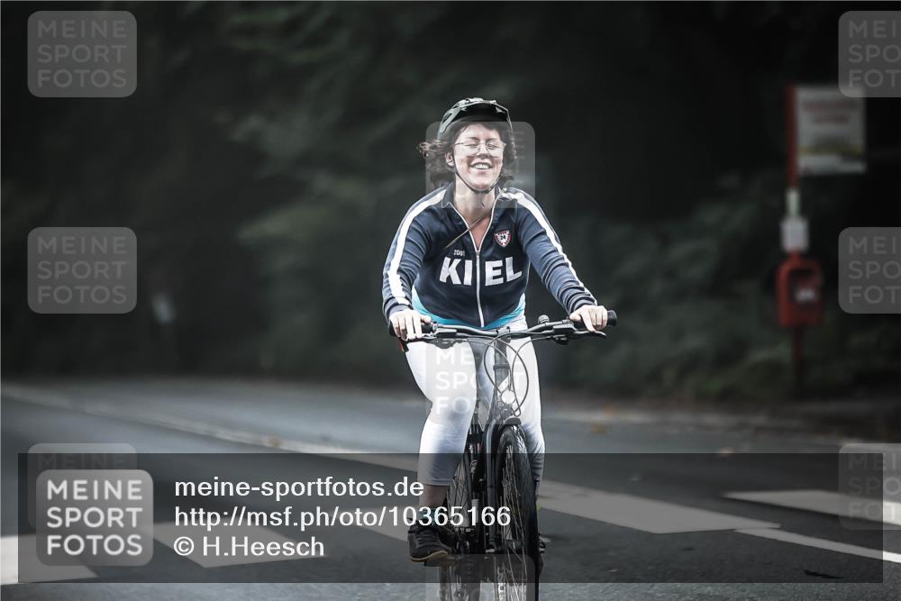 13.09.2026 - Stadtparktriathlon H.Heesch http://msf.ph/oto/10365166 13.09.2026 10:11:53 Radfahren 326, 331 meine-sportfotos.de