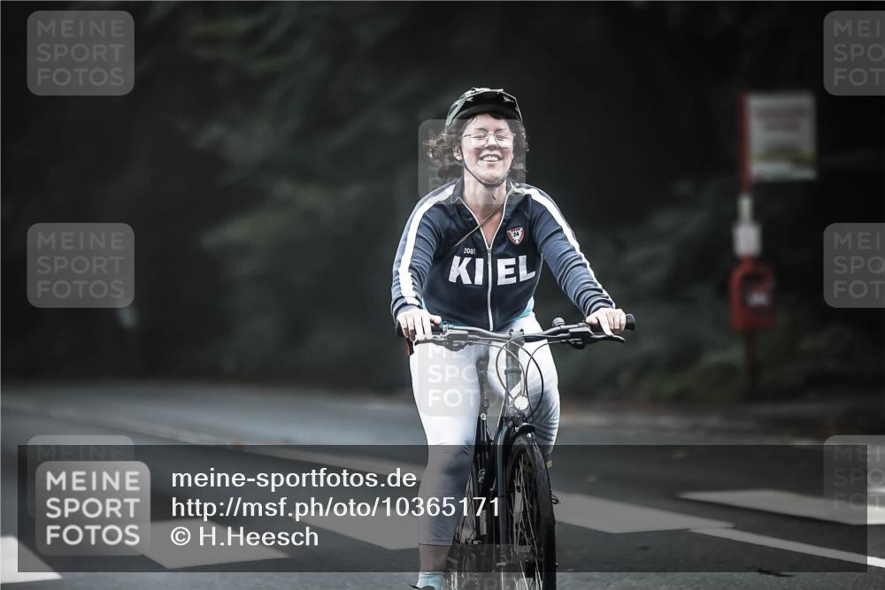 13.09.2026 - Stadtparktriathlon H.Heesch http://msf.ph/oto/10365171 13.09.2026 10:11:53 Radfahren 326, 331 meine-sportfotos.de