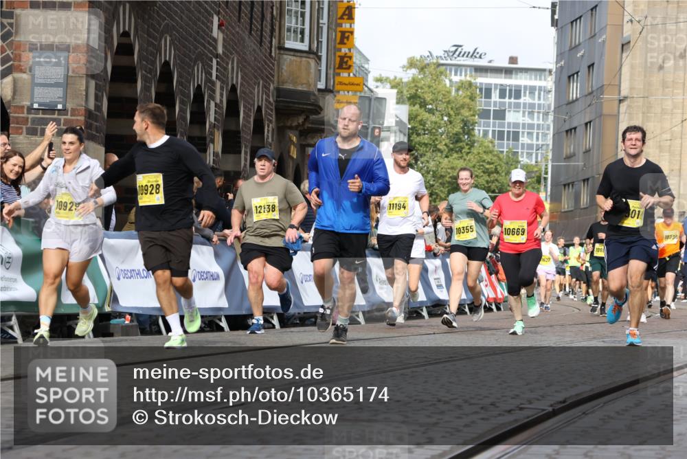 13.09.2026 - 21. swb-Marathon Bremen Strokosch-Dieckow http://msf.ph/oto/10365174 13.09.2026 10:59:49 Ziel 10147, 10377, 10745, 10922, 11151, 11207, 11519, 11594, 11873, 12267, 12295, 12481, 12527, 12537, 10175, 10691, 10758, 10867, 11071, 11158, 11159, 11160, 11250, 11259, 11427, 11445, 11453, 11528, 11637, 11879, 11904, 12123, 12238, 12239, 12274, 12388 meine-sportfotos.de