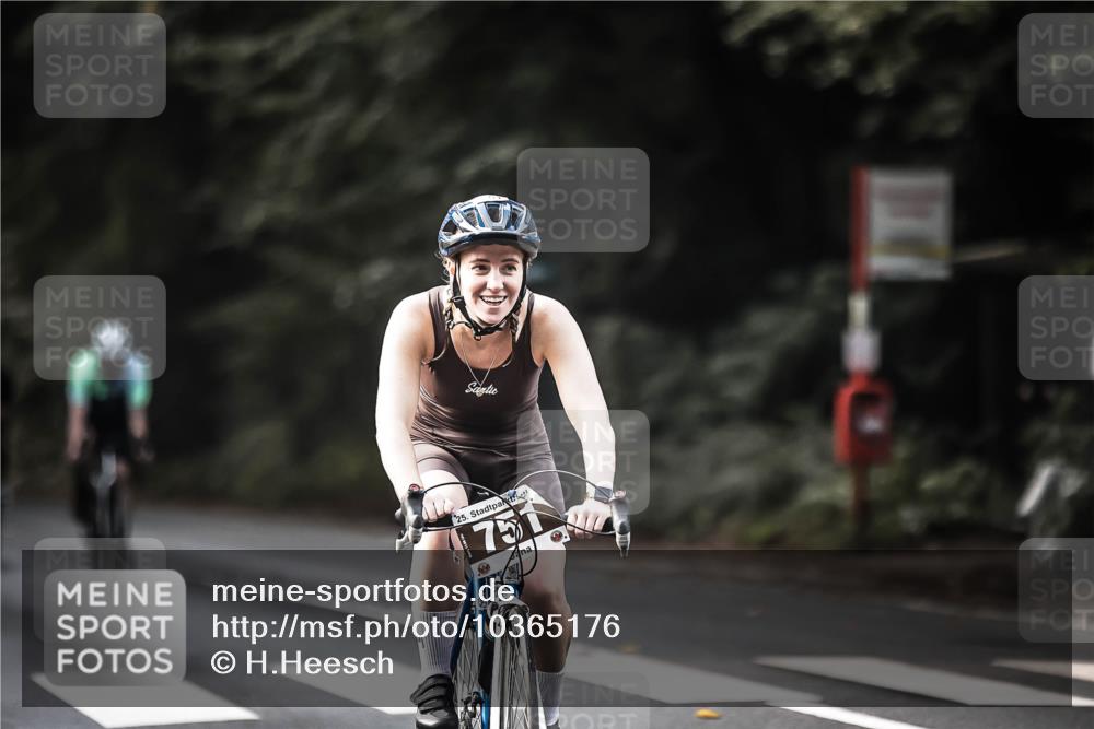 13.09.2026 - Stadtparktriathlon H.Heesch http://msf.ph/oto/10365176 13.09.2026 11:22:16 Radfahren 592, 599, 640, 646, 699, 751 meine-sportfotos.de