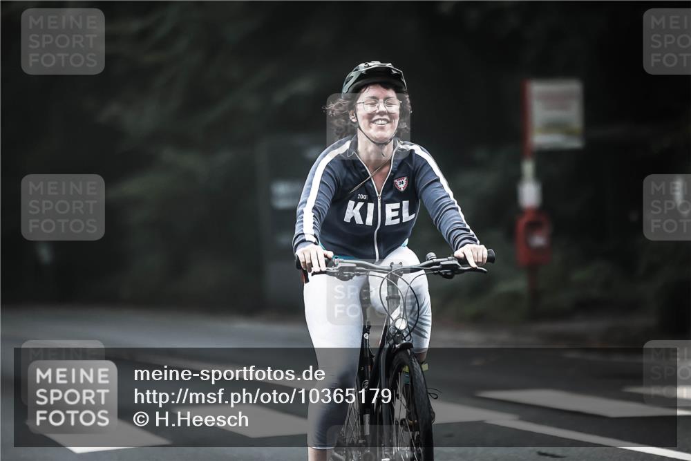 13.09.2026 - Stadtparktriathlon H.Heesch http://msf.ph/oto/10365179 13.09.2026 10:11:53 Radfahren 326, 331 meine-sportfotos.de