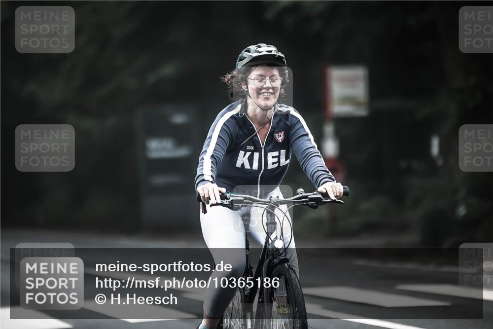 13.09.2026 - Stadtparktriathlon H.Heesch http://msf.ph/oto/10365186 13.09.2026 10:11:53 Radfahren 326, 331 meine-sportfotos.de
