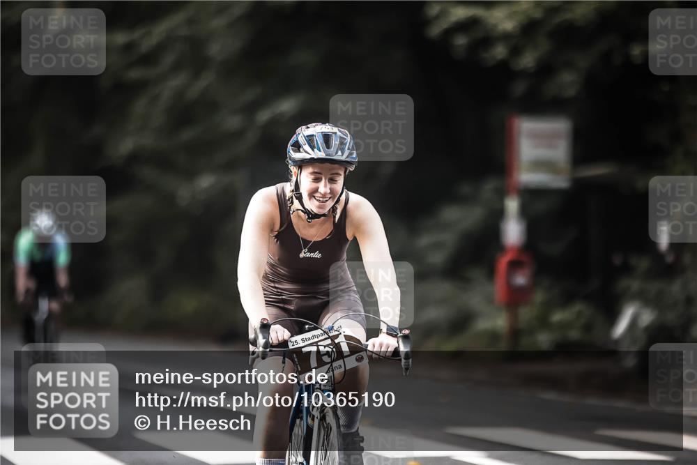 13.09.2026 - Stadtparktriathlon H.Heesch http://msf.ph/oto/10365190 13.09.2026 11:22:16 Radfahren 592, 599, 640, 646, 699, 751 meine-sportfotos.de