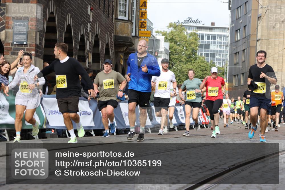 13.09.2026 - 21. swb-Marathon Bremen Strokosch-Dieckow http://msf.ph/oto/10365199 13.09.2026 10:59:50 Ziel 10147, 10377, 10745, 10922, 11151, 11207, 11519, 11594, 11873, 12267, 12295, 12481, 12527, 10175, 10691, 10758, 10867, 11071, 11158, 11159, 11160, 11250, 11259, 11427, 11445, 11453, 11524, 11525, 11528, 11637, 11879, 11904, 12123, 12238, 12239, 12274, 12388 meine-sportfotos.de
