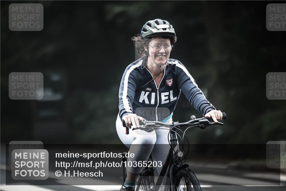 13.09.2026 - Stadtparktriathlon H.Heesch http://msf.ph/oto/10365203 13.09.2026 10:11:53 Radfahren 326, 331 meine-sportfotos.de