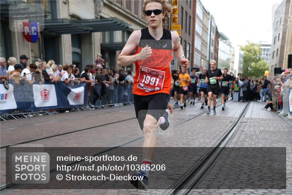 13.09.2026 - 21. swb-Marathon Bremen Strokosch-Dieckow http://msf.ph/oto/10365206 13.09.2026 13:37:25 Ziel 581, 1851, 2342, 3323, 3804, 4155, 4159, 4300, 4394, 4433, 4942, 5624, 5783, 5784, 6001, 6032, 6083, 6596, 6795, 6804, 6911, 7003, 7074, 7540, 7635, 7815, 7894, 7985, 8010, 8204, 8315, 8316, 8380, 8440, 8450, 8674, 8972, 9099, 9441, 9481, 9774, 10062, 10106, 13228, 270, 391, 448, 869, 950, 1180, 1854, 1991, 2531, 3333, 3627, 3732, 3823, 3894, 4628, 4932, 4947, 5388, 5547, 5577, 5612, 5738, 5791, 6046, 6629, 6904, 6947, 6961, 7006, 7074, 7571, 8268, 8443, 9701 meine-sportfotos.de