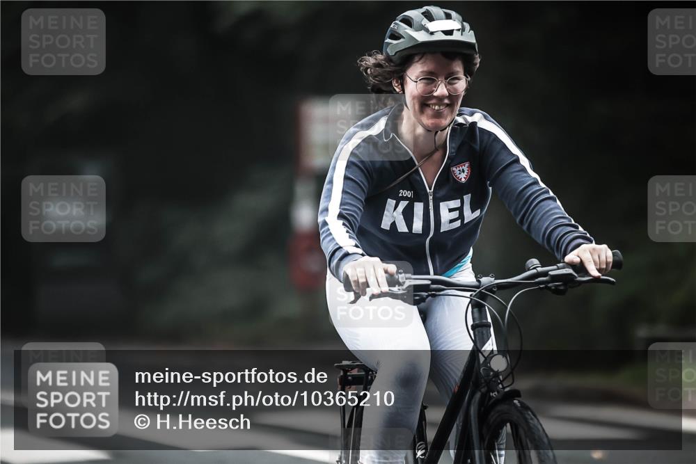 13.09.2026 - Stadtparktriathlon H.Heesch http://msf.ph/oto/10365210 13.09.2026 10:11:53 Radfahren 326, 331 meine-sportfotos.de