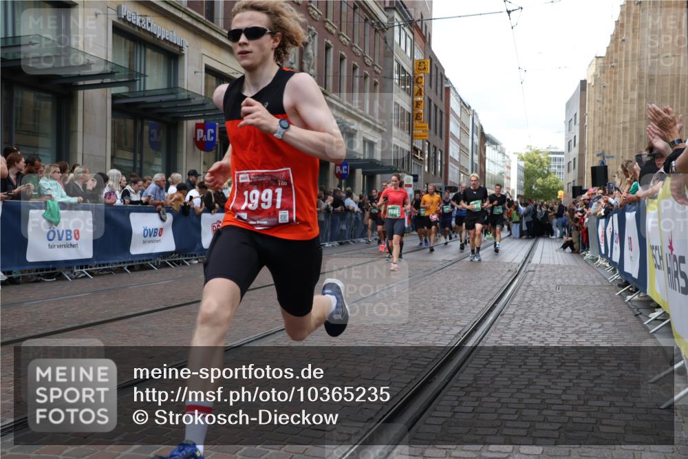 13.09.2026 - 21. swb-Marathon Bremen Strokosch-Dieckow http://msf.ph/oto/10365235 13.09.2026 13:37:25 Ziel 581, 1851, 2342, 3323, 3804, 4155, 4159, 4300, 4394, 4433, 4942, 5624, 5783, 5784, 6001, 6032, 6083, 6596, 6795, 6804, 6911, 7003, 7074, 7540, 7635, 7815, 7894, 7985, 8010, 8204, 8315, 8316, 8380, 8440, 8450, 8674, 8972, 9099, 9441, 9481, 9774, 10062, 10106, 13228, 270, 391, 448, 869, 950, 1180, 1854, 1991, 2531, 3333, 3627, 3732, 3823, 3894, 4628, 4932, 4947, 5388, 5547, 5577, 5612, 5738, 5791, 6046, 6629, 6904, 6947, 6961, 7006, 7074, 7571, 8268, 8443, 9701 meine-sportfotos.de