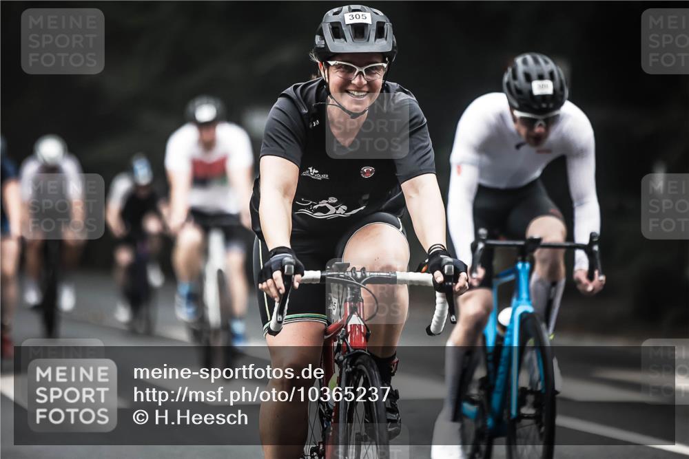 13.09.2026 - Stadtparktriathlon H.Heesch http://msf.ph/oto/10365237 13.09.2026 10:12:01 Radfahren 213, 256, 300, 305, 333, 334, 335 meine-sportfotos.de