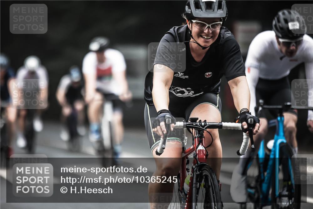 13.09.2026 - Stadtparktriathlon H.Heesch http://msf.ph/oto/10365245 13.09.2026 10:12:01 Radfahren 213, 256, 300, 305, 333, 334, 335 meine-sportfotos.de