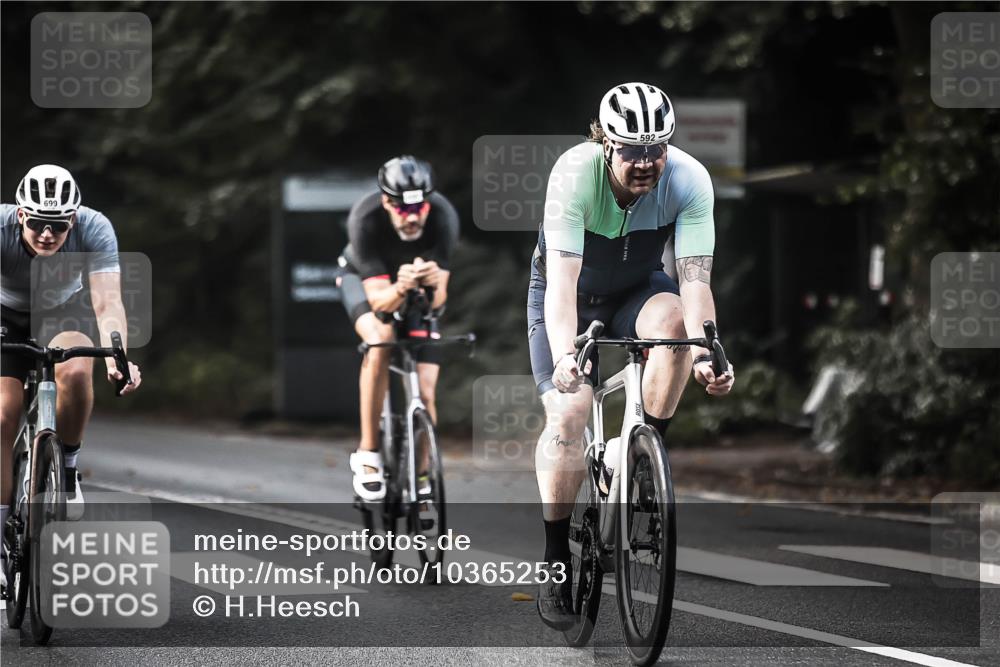 13.09.2026 - Stadtparktriathlon H.Heesch http://msf.ph/oto/10365253 13.09.2026 11:22:18 Radfahren 592, 599, 640, 646, 699, 751 meine-sportfotos.de