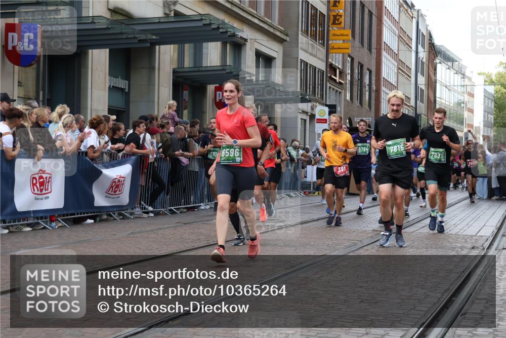 13.09.2026 - 21. swb-Marathon Bremen Strokosch-Dieckow http://msf.ph/oto/10365264 13.09.2026 13:37:26 Ziel 581, 1851, 2342, 3323, 3804, 4155, 4159, 4300, 4394, 4433, 4675, 4942, 5624, 5783, 5784, 6001, 6032, 6083, 6596, 6795, 6804, 6911, 7003, 7540, 7635, 7815, 7894, 7985, 8010, 8138, 8204, 8315, 8316, 8380, 8440, 8450, 8674, 8920, 8972, 9099, 9441, 9481, 9774, 10062, 13228, 270, 391, 448, 869, 1180, 1854, 1991, 2531, 3323, 3333, 3627, 3732, 3823, 3894, 4628, 4932, 4947, 5388, 5547, 5577, 5612, 5738, 5791, 6046, 6629, 6904, 6947, 6961, 7006, 7074, 7571, 8268, 8443, 9701 meine-sportfotos.de