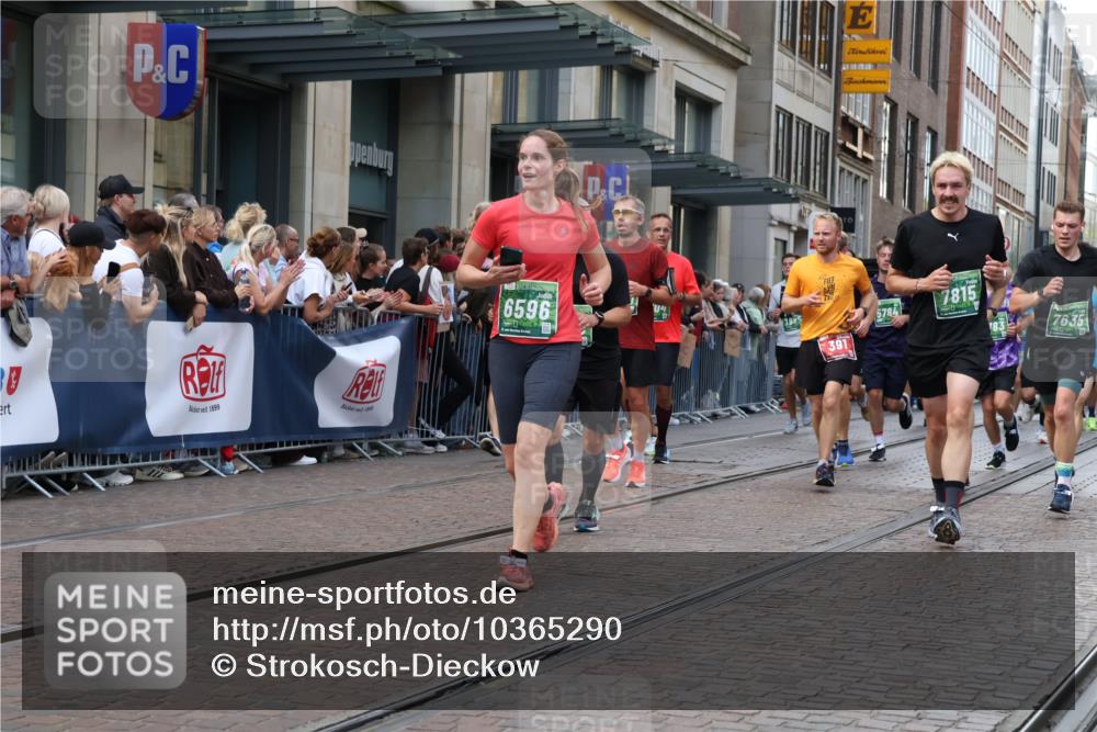 13.09.2026 - 21. swb-Marathon Bremen Strokosch-Dieckow http://msf.ph/oto/10365290 13.09.2026 13:37:27 Ziel 581, 1851, 2342, 3316, 3804, 4155, 4159, 4300, 4394, 4433, 4675, 4902, 4942, 5624, 5783, 5784, 6001, 6032, 6083, 6596, 6795, 6804, 6911, 7003, 7540, 7635, 7815, 7894, 7985, 8010, 8138, 8204, 8315, 8316, 8380, 8440, 8450, 8674, 8920, 8972, 9099, 9441, 9481, 9774, 10062, 13228, 270, 391, 448, 869, 1180, 1854, 1991, 2531, 3323, 3333, 3627, 3732, 3823, 3894, 4628, 4932, 4947, 5388, 5547, 5577, 5612, 5738, 5791, 6046, 6629, 6904, 6947, 6961, 7006, 7074, 7571, 8268, 8443, 9701 meine-sportfotos.de