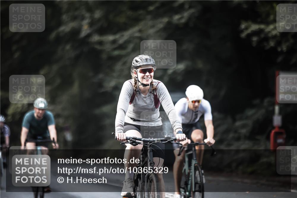 13.09.2026 - Stadtparktriathlon H.Heesch http://msf.ph/oto/10365329 13.09.2026 11:22:25 Radfahren 590, 599, 640, 671, 687, 699, 780, 805 meine-sportfotos.de