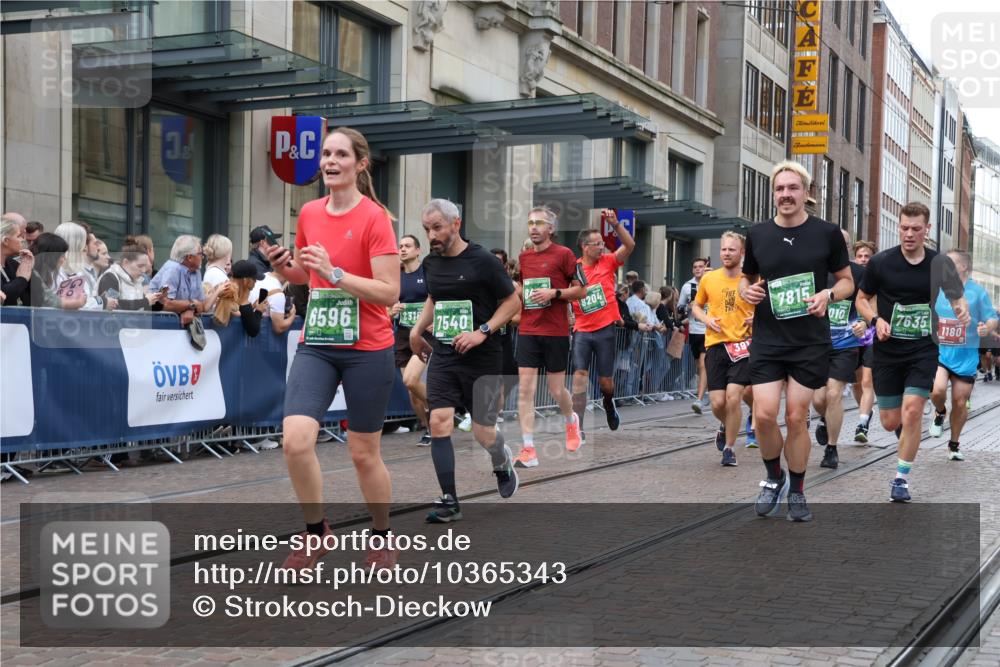13.09.2026 - 21. swb-Marathon Bremen Strokosch-Dieckow http://msf.ph/oto/10365343 13.09.2026 13:37:27 Ziel 581, 1851, 2342, 3316, 3804, 4155, 4159, 4300, 4394, 4433, 4675, 4902, 4942, 5624, 5783, 5784, 6001, 6032, 6083, 6596, 6795, 6804, 6911, 7003, 7540, 7635, 7815, 7894, 7985, 8010, 8138, 8204, 8315, 8316, 8380, 8440, 8450, 8674, 8920, 8972, 9099, 9441, 9481, 9774, 10062, 13228, 270, 391, 448, 869, 1180, 1854, 1991, 2531, 3323, 3333, 3627, 3732, 3823, 3894, 4628, 4932, 4947, 5388, 5547, 5577, 5612, 5738, 5791, 6046, 6629, 6904, 6947, 6961, 7006, 7074, 7571, 8268, 8443, 9701 meine-sportfotos.de