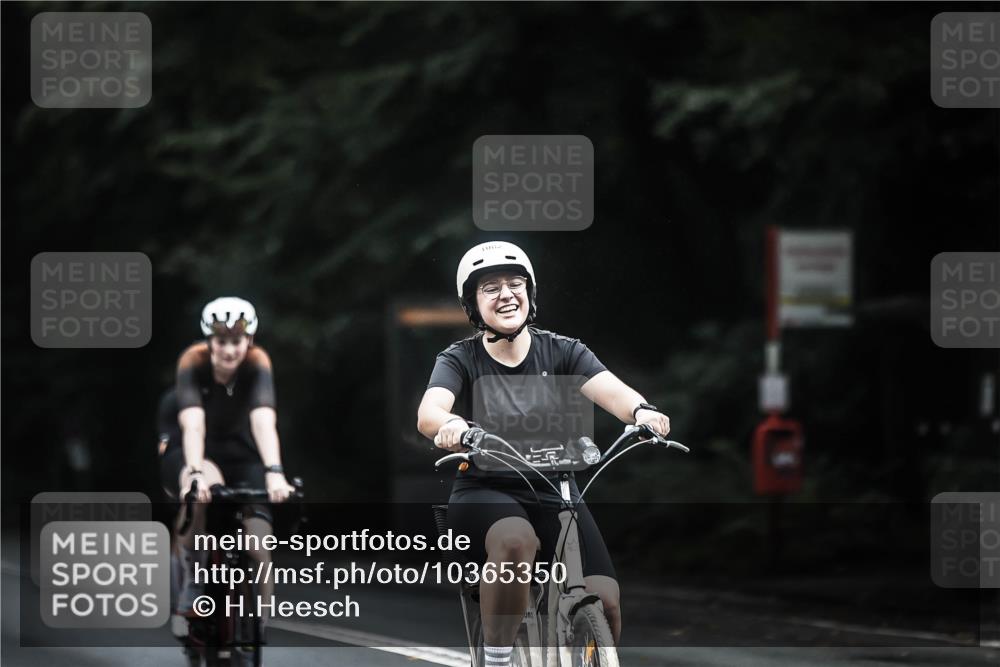 13.09.2026 - Stadtparktriathlon H.Heesch http://msf.ph/oto/10365350 13.09.2026 13:13:36 Radfahren 1082, 1208, 1245, 1261, 1269, 1311, 1369, 1372, 1401, 1407, 1424 meine-sportfotos.de