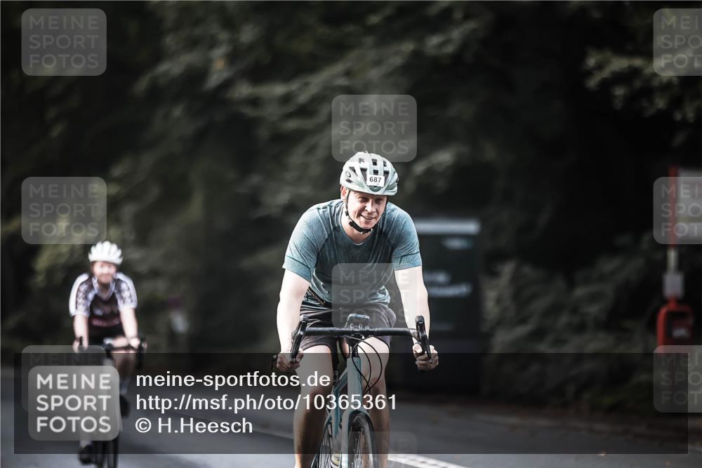 13.09.2026 - Stadtparktriathlon H.Heesch http://msf.ph/oto/10365361 13.09.2026 11:22:27 Radfahren 590, 671, 687, 780, 805 meine-sportfotos.de