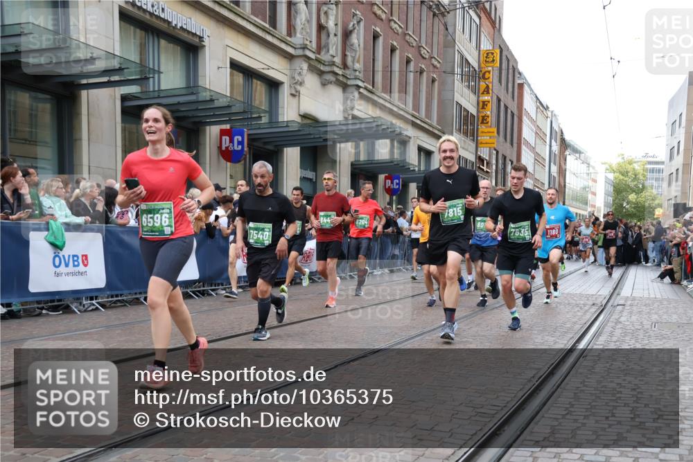 13.09.2026 - 21. swb-Marathon Bremen Strokosch-Dieckow http://msf.ph/oto/10365375 13.09.2026 13:37:28 Ziel 581, 1851, 2342, 3316, 3804, 4066, 4155, 4159, 4300, 4394, 4433, 4675, 4902, 4942, 5624, 5783, 5784, 6001, 6032, 6083, 6596, 6795, 6804, 6911, 7003, 7540, 7635, 7815, 7894, 7985, 8010, 8138, 8204, 8315, 8316, 8380, 8440, 8450, 8920, 8972, 9099, 9441, 9481, 9774, 10062, 13228, 270, 391, 448, 869, 1180, 1854, 2531, 3323, 3333, 3627, 3732, 3804, 3823, 3894, 4628, 4932, 4947, 5388, 5547, 5577, 5612, 5738, 5791, 6046, 6904, 6947, 7006, 7074, 7571, 8268, 8443, 9701 meine-sportfotos.de