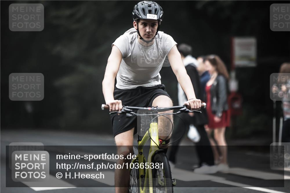 13.09.2026 - Stadtparktriathlon H.Heesch http://msf.ph/oto/10365381 13.09.2026 10:12:09 Radfahren 213, 256, 298, 312, 332, 333, 335 meine-sportfotos.de