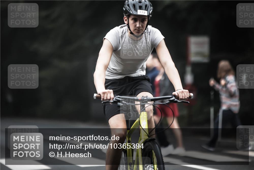 13.09.2026 - Stadtparktriathlon H.Heesch http://msf.ph/oto/10365394 13.09.2026 10:12:09 Radfahren 213, 256, 298, 312, 332, 333, 335 meine-sportfotos.de