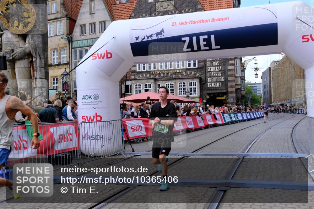 13.09.2026 - 21. swb-Marathon Bremen Tim E. http://msf.ph/oto/10365406 13.09.2026 13:02:57 Ziel 1795, 1850, 3609, 7841, 13237 meine-sportfotos.de