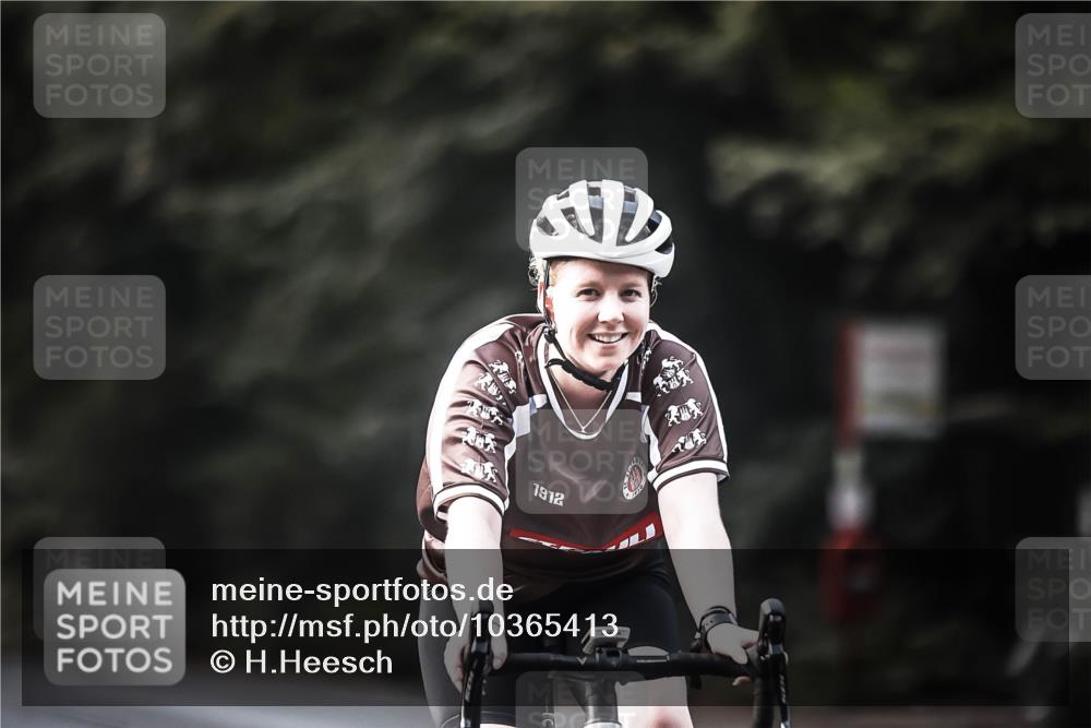 13.09.2026 - Stadtparktriathlon H.Heesch http://msf.ph/oto/10365413 13.09.2026 11:22:29 Radfahren 590, 671, 687, 748, 780, 805 meine-sportfotos.de