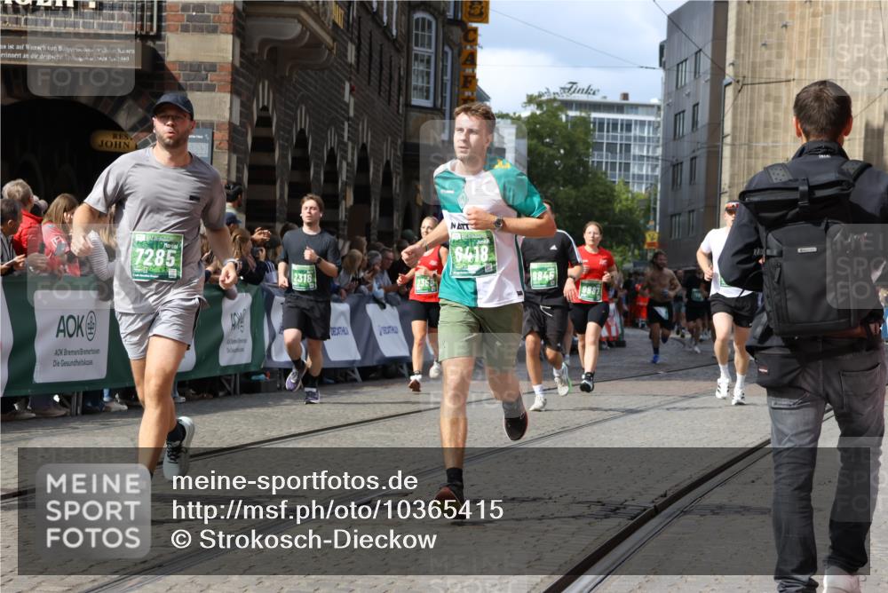 13.09.2026 - 21. swb-Marathon Bremen Strokosch-Dieckow http://msf.ph/oto/10365415 13.09.2026 13:35:26 Ziel 536, 2366, 2413, 2430, 2492, 3063, 3311, 3916, 4487, 4635, 4985, 5016, 5125, 5647, 6391, 6403, 6627, 6655, 6750, 6756, 7123, 7405, 7657, 7703, 7750, 7998, 8300, 8328, 8515, 8623, 9017, 9216, 9526, 9527, 13017, 13018, 13051, 13060, 156, 607, 2041, 2318, 2356, 3055, 3704, 4326, 5308, 5661, 6465, 6466, 6644, 6649, 7597, 7700, 8816, 9845, 9862, 9887 meine-sportfotos.de