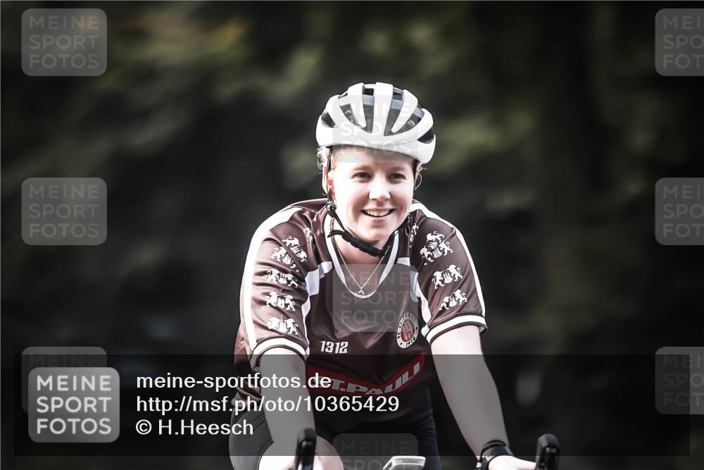 13.09.2026 - Stadtparktriathlon H.Heesch http://msf.ph/oto/10365429 13.09.2026 11:22:29 Radfahren 590, 671, 687, 748, 780, 805 meine-sportfotos.de