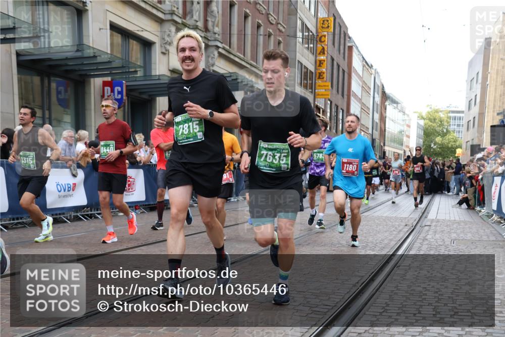 13.09.2026 - 21. swb-Marathon Bremen Strokosch-Dieckow http://msf.ph/oto/10365446 13.09.2026 13:37:29 Ziel 549, 581, 1851, 2342, 3316, 3657, 4066, 4155, 4159, 4300, 4394, 4433, 4675, 4902, 4942, 5624, 5783, 5784, 6001, 6032, 6083, 6596, 6795, 6804, 6911, 7003, 7540, 7635, 7815, 7894, 7985, 8010, 8138, 8204, 8315, 8316, 8380, 8440, 8450, 8920, 8972, 9097, 9099, 9481, 9774, 10062, 13228, 270, 391, 448, 869, 1180, 1854, 3323, 3333, 3627, 3804, 3823, 4628, 4932, 4947, 5388, 5547, 5577, 5612, 5738, 5791, 6046, 6904, 6947, 7074, 7571, 8268, 8443, 9701 meine-sportfotos.de