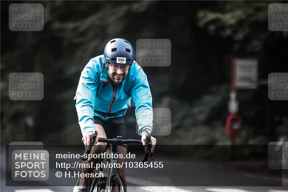 13.09.2026 - Stadtparktriathlon H.Heesch http://msf.ph/oto/10365455 13.09.2026 11:22:32 Radfahren 590, 687, 748, 805, 828 meine-sportfotos.de