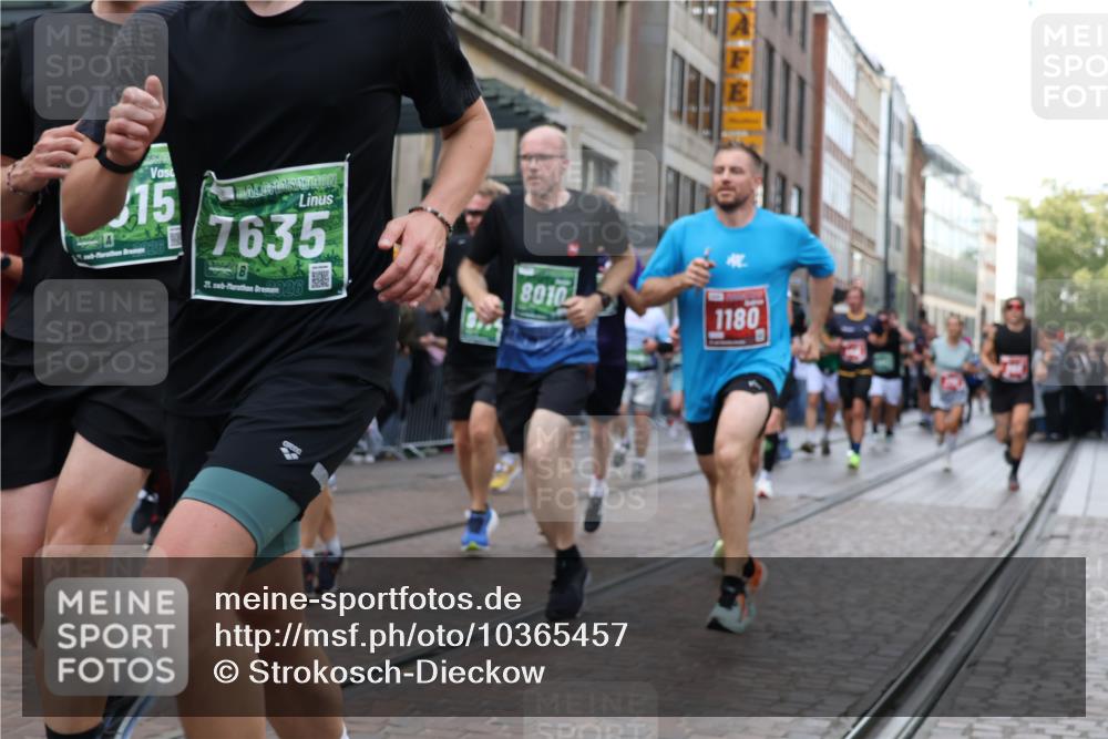 13.09.2026 - 21. swb-Marathon Bremen Strokosch-Dieckow http://msf.ph/oto/10365457 13.09.2026 13:37:29 Ziel 549, 581, 1851, 2342, 3316, 3657, 4066, 4155, 4159, 4300, 4394, 4433, 4675, 4902, 4942, 5624, 5783, 5784, 6001, 6032, 6083, 6596, 6795, 6804, 6911, 7003, 7540, 7635, 7815, 7894, 7985, 8010, 8138, 8204, 8315, 8316, 8380, 8440, 8450, 8920, 8972, 9097, 9099, 9481, 9774, 10062, 13228, 270, 391, 448, 869, 1180, 1854, 3323, 3333, 3627, 3804, 3823, 4628, 4932, 4947, 5388, 5547, 5577, 5612, 5738, 5791, 6046, 6904, 6947, 7074, 7571, 8268, 8443, 9701 meine-sportfotos.de
