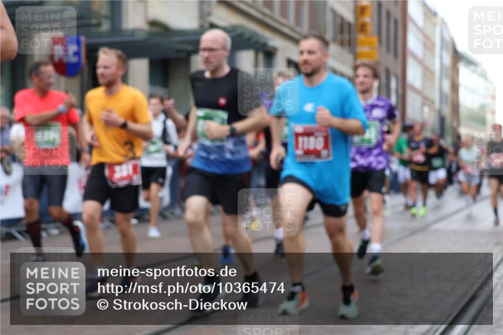 13.09.2026 - 21. swb-Marathon Bremen Strokosch-Dieckow http://msf.ph/oto/10365474 13.09.2026 13:37:30 Ziel 549, 581, 1851, 2336, 2342, 3316, 3657, 4066, 4155, 4159, 4300, 4394, 4433, 4675, 4902, 4942, 5624, 5783, 5784, 6001, 6032, 6083, 6596, 6795, 6804, 6911, 7003, 7540, 7635, 7815, 7894, 7985, 8010, 8138, 8204, 8315, 8316, 8380, 8440, 8450, 8920, 8972, 9097, 9099, 9481, 9774, 13228, 270, 391, 448, 869, 1180, 3323, 3333, 3627, 3804, 3823, 4300, 4433, 4628, 4947, 5388, 5547, 5577, 5612, 5738, 5791, 6046, 6804, 6904, 6911, 6947, 7074, 7571, 8268, 8380, 8443, 9701 meine-sportfotos.de