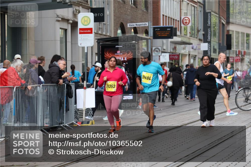 13.09.2026 - 21. swb-Marathon Bremen Strokosch-Dieckow http://msf.ph/oto/10365502 13.09.2026 11:28:46 Ziel 11352, 11444, 11496, 11942, 10534, 11017 meine-sportfotos.de
